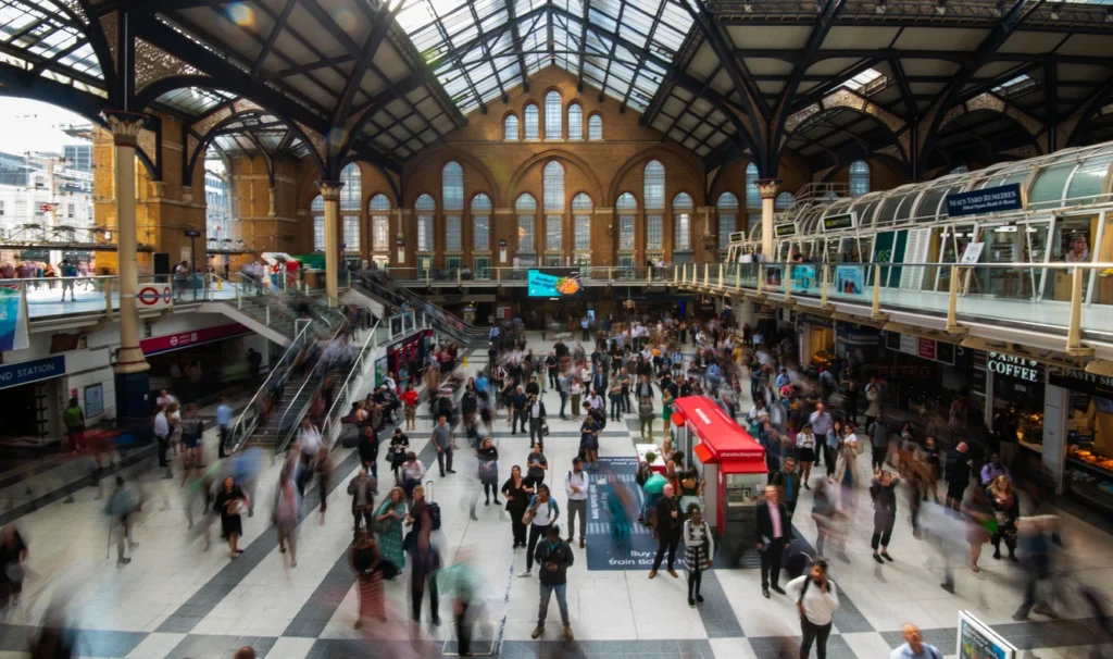 International PEO vs EOR: What Global Employers Really Need to Know