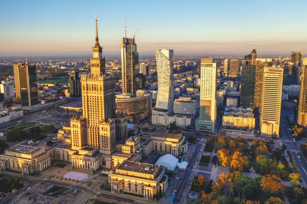 Payroll & Employment Contracts in Poland: Umowa o pracę vs B2B